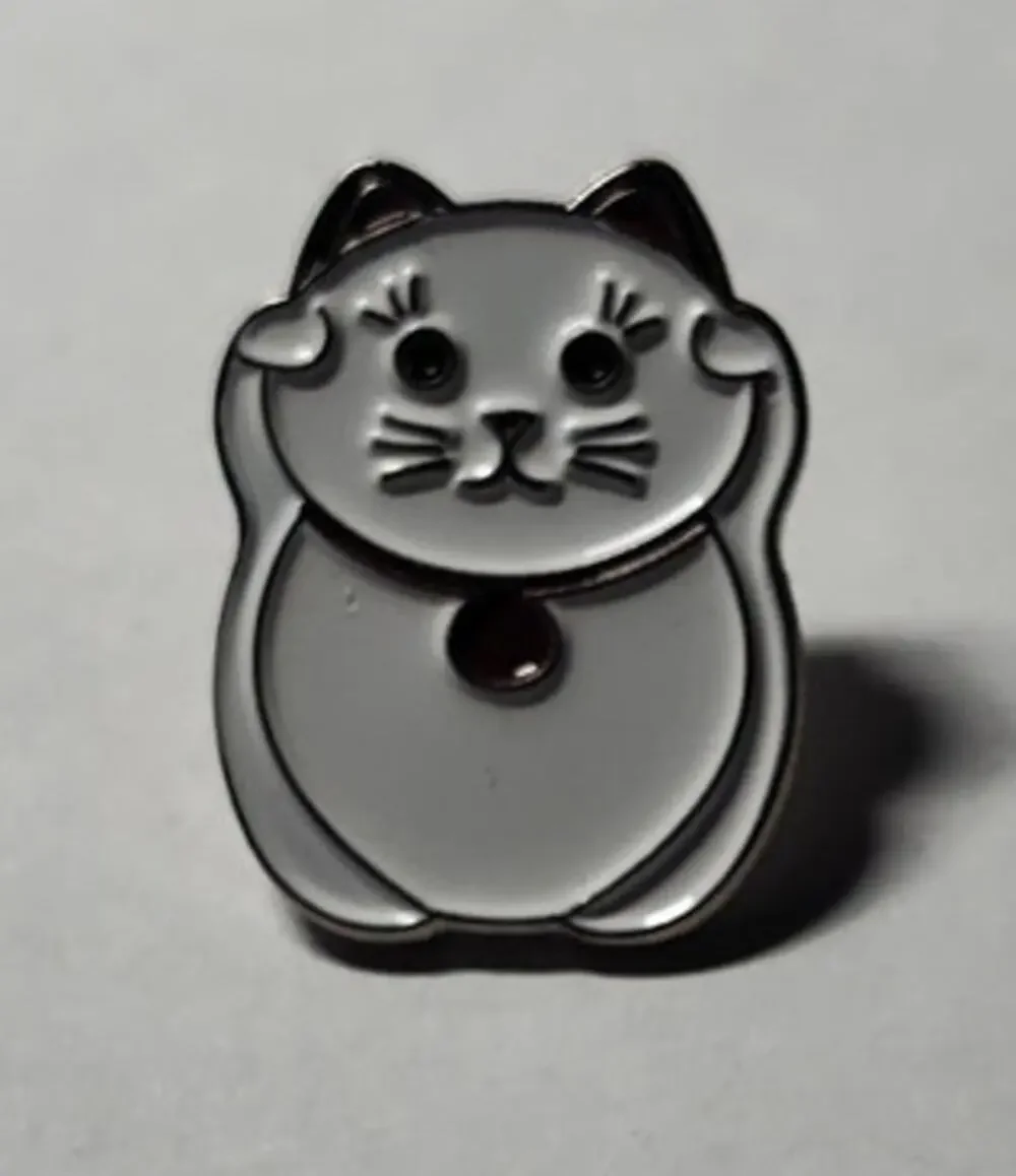 Cute White Cat With Purple Charm Collar Pin Kitty Lapel Hat Brooch